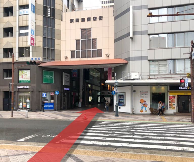 エレベーターを出て京町筋商店街に向かいます。