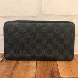 ルイヴィトンのN63077 11年 ダミエグラフィット ジッピーオーガナイザーの買取実績です。