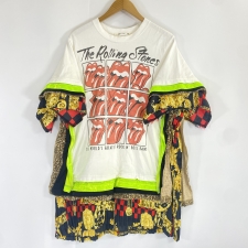 浜松入野でコムデギャルソンを買取。ヴェルサーチェコラボのローリングストーンズデザインのレイヤードTシャツを買取ました。状態は若干の使用感がある中古品です。