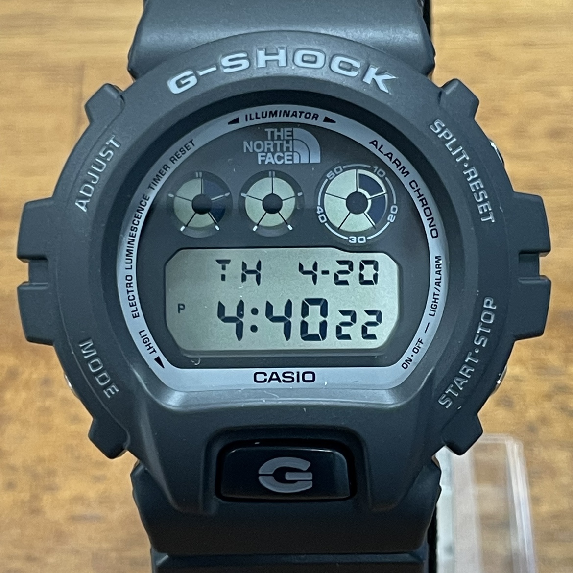 G-SHOCK(gショック)の×Supreme×TNF DW-6900NS-1JR ブラック クォーツ腕時計の買取実績です。