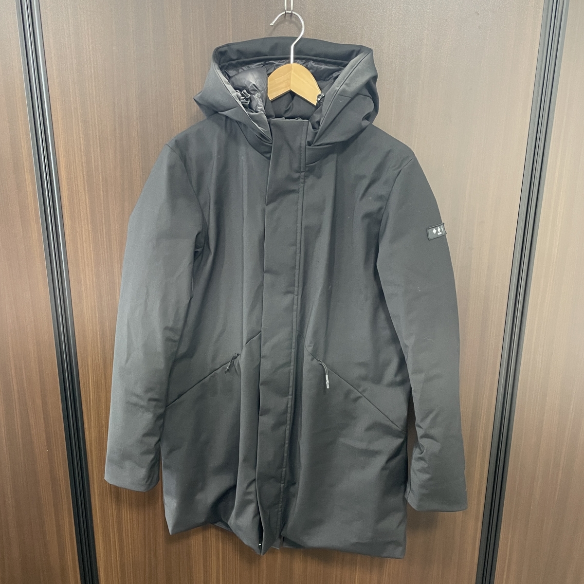 タトラスの19AW MTK20A4189 ブラック TAGO ダウンコートの買取実績です。