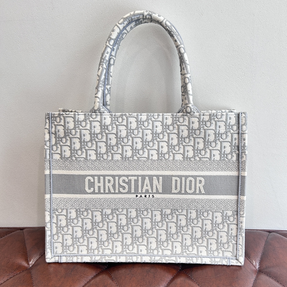 ディオールのグレー  M1296ZRIW_M20I Dior Book Tote バッグ ミディアムの買取実績です。