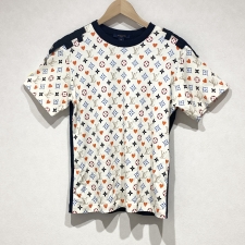 浜松入野店でルイヴィトンの21年製のモノグラム柄のゲームオンコントラストバックTシャツ、1A8M6Wを買取しました。状態は綺麗な状態の中古美品です。