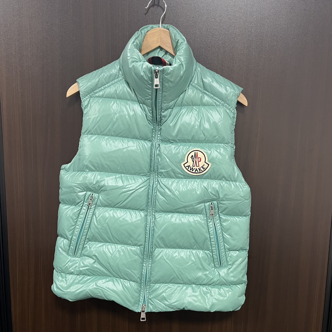 モンクレールの×アウェイクニューヨーク Parker Down Filled Padded Vestの買取実績です。