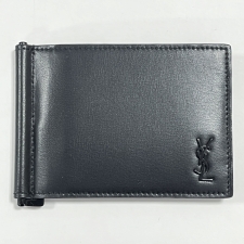 サンローランパリを心斎橋で買取。ブラックの二つ折り財布、607738を買取ました。状態は綺麗な状態の中古美品です。