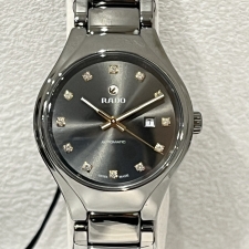 浜松入野店でラドーを買取。自動巻き時計のトゥルーオートマティックダイヤモンズ、R27243732を買取ました。状態は未使用品です。