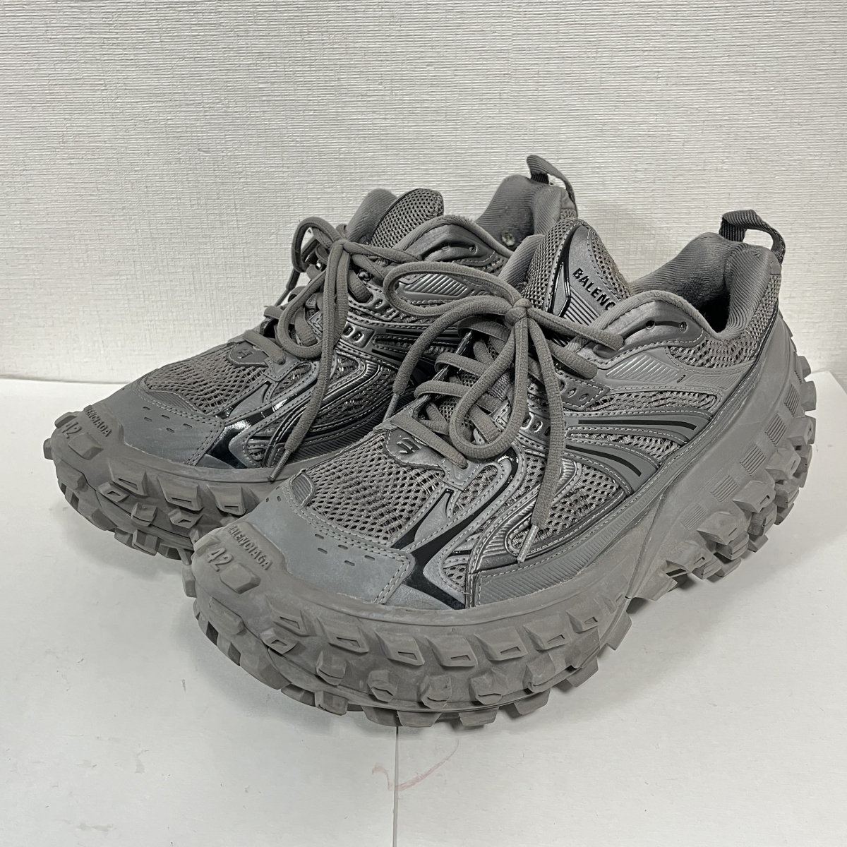 バレンシアガの685613 グレー バウンサー スニーカー size:42の買取実績です。