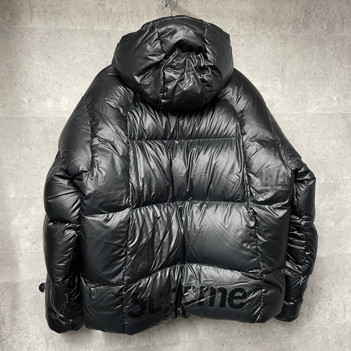 シュプリームの2023AW ブラック FEATHERWEIGHT DOWN PUFFER JACKETの買取実績です。