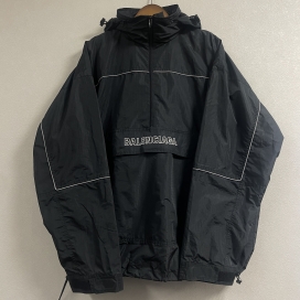 バレンシアガの19SS アノラックパーカー 556229 TYD33の買取実績です。