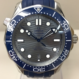 オメガのSeamasterDiver300M 42mmケース ラバーベルト 腕時計 210.32.42.20.06.001の買取実績です。